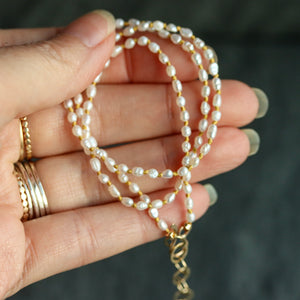 Clutch Me Knotted Pearl Necklace