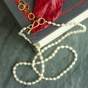 Clutch Me Knotted Pearl Necklace